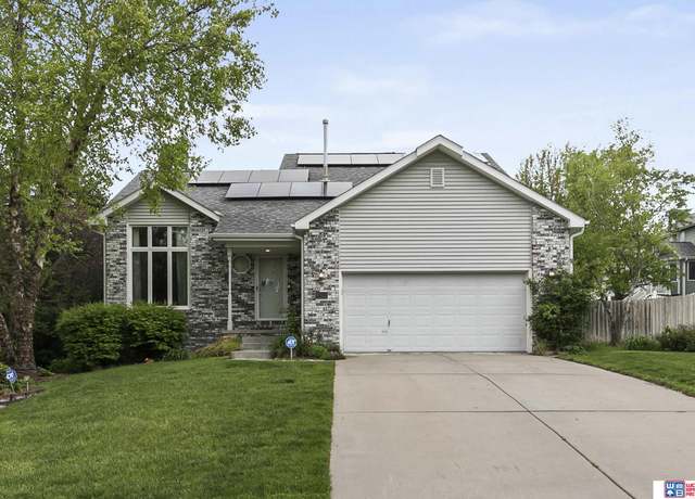 Property at 7432 Grand Oaks Dr, Lincoln, NE 68516, 3 beds, 3.5 baths