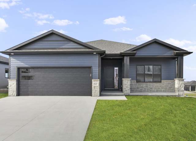 Property at 235 N 105th St, Lincoln, NE 68527, 3 beds, 2 baths