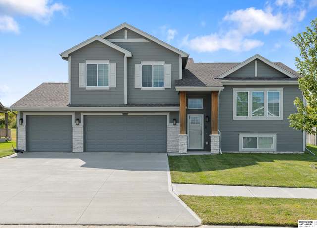 Property at 13508 S 55th St, Papillion, NE 68133, 3 beds, 2 baths