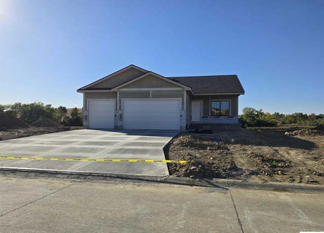 Property at 17209 Sophia St, Bennington, NE 68007, 4 beds, 3.5 baths