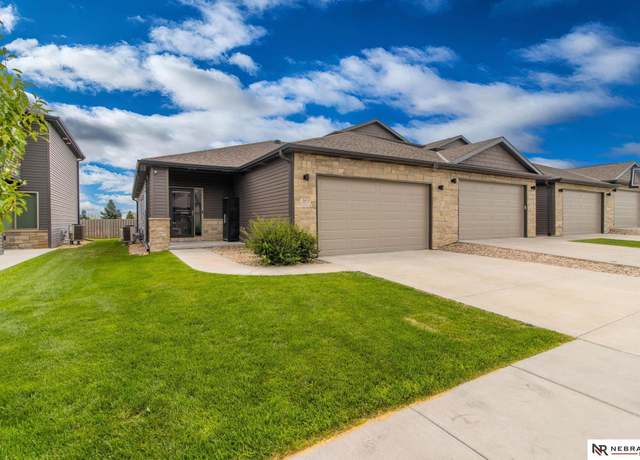 Property at 3815 Chileno Dr, Lincoln, NE 68516, 3 beds, 3 baths