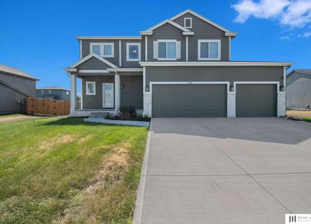 Property at 15010 S 19 St, Bellevue, NE 68123, 4 beds, 2.5 baths