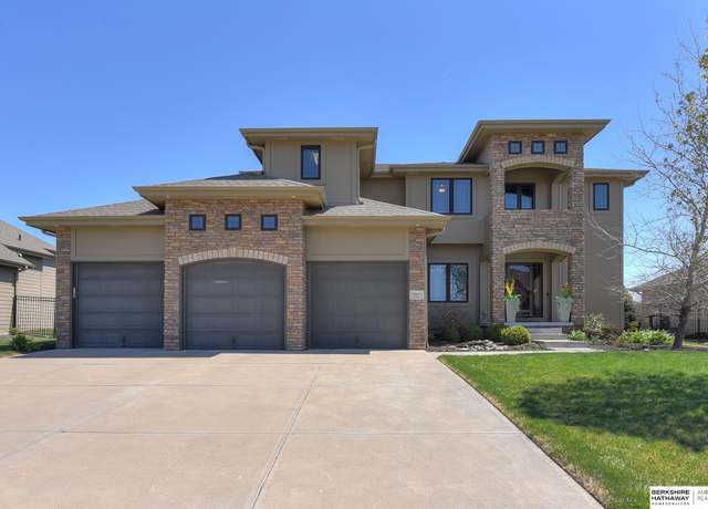 Property at 10611 S 188th St, Omaha, NE 68136, 5 beds, 3.5 baths