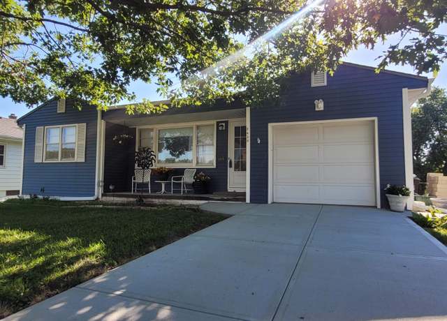 Property at 2430 S 46th St, Omaha, NE 68106, 3 beds, 1.5 baths