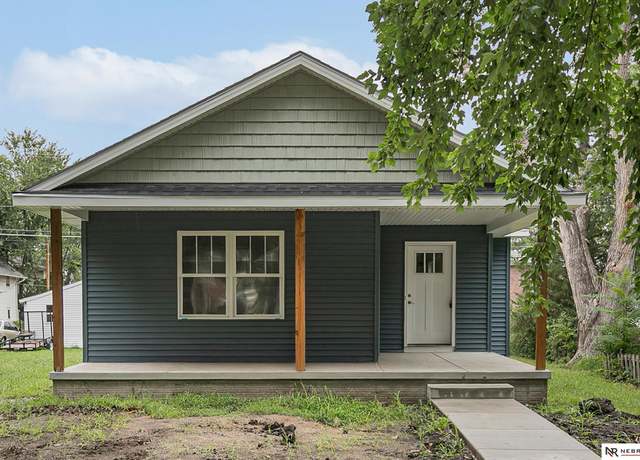 Property at 2316 D St, Lincoln, NE 68502, 3 beds, 1.5 baths