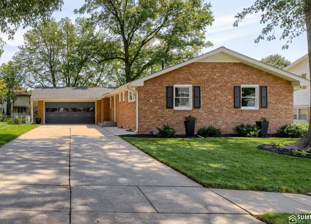 Property at 220 Glenhaven Dr, Lincoln, NE 68505, 4 beds, 3 baths