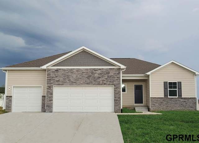 Property at 6313 Harvest Dr, Papillion, NE 68157, 4 beds, 3.5 baths