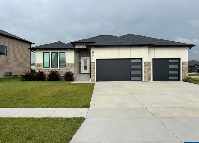 Property at 8211 S 97th St, Lincoln, NE 68526, 5 beds, 3 baths