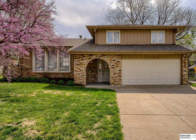 Property at 2705 N 124th Cir, Omaha, NE 68164, 3 beds, 2.5 baths