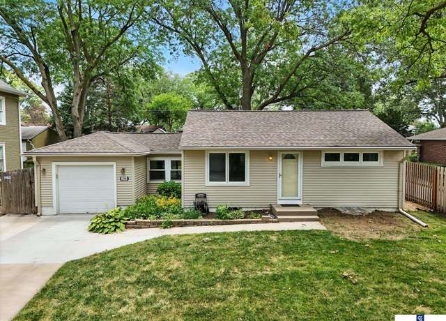 Property at 2748 S 38th St, Lincoln, NE 68506, 3 beds, 2 baths
