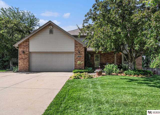 Property at 6511 Shenandoah Dr, Lincoln, NE 68510, 4 beds, 3.5 baths