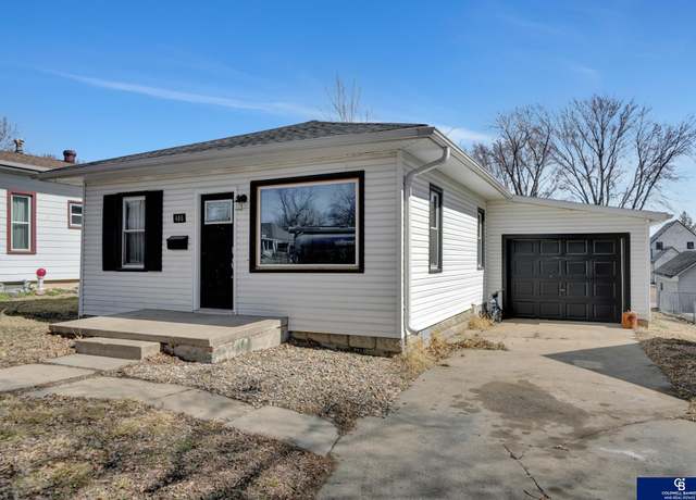 Property at 406 S 11th St, Beatrice, NE 68310, 2 beds, 2 baths