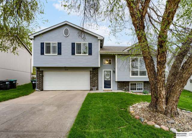 Property at 11660 Newport Ave, Omaha, NE 68164, 3 beds, 2 baths