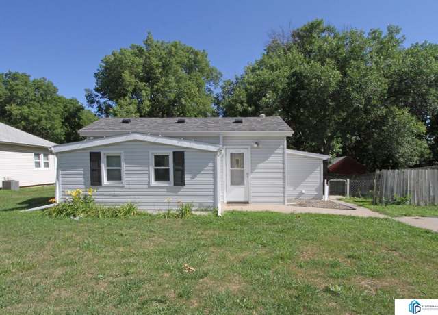 Property at 5100 J St, Lincoln, NE 68510, 2 beds, 1 bath