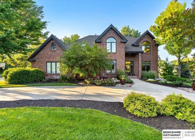 Property at 22006 Westwind Dr, Omaha, NE 68022, 4 beds, 3.5 baths