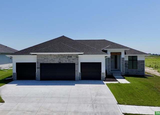 Property at 5705 N 197th St, Elkhorn, NE 68022, 6 beds, 2 baths