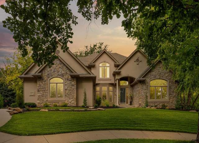 Property at 4014 S 175 Ave, Omaha, NE 68130, 5 beds, 4.5 baths