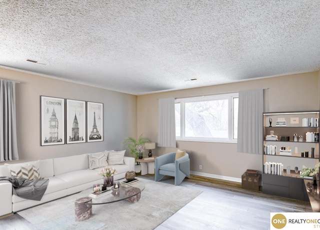 Property at 335 S 26th St, Lincoln, NE 68510, 4 beds, 2 baths
