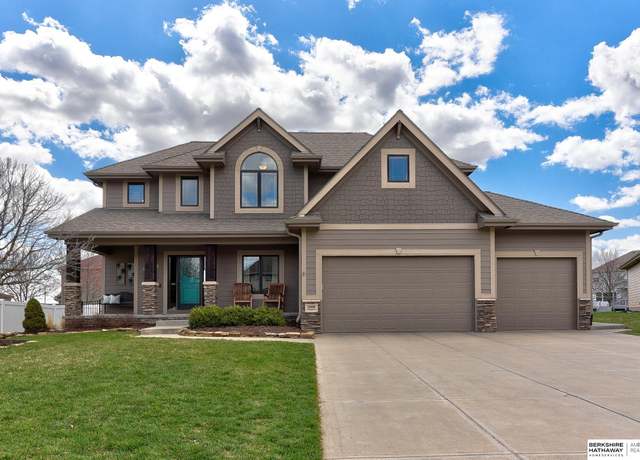Property at 19459 Washington Cir, Omaha, NE 68135, 4 beds, 2.5 baths