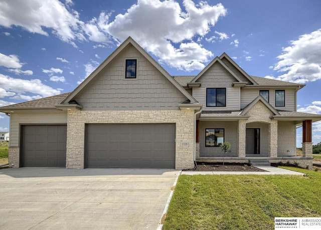 Property at 17205 Sarah St, Bennington, NE 68007, 4 beds, 2.5 baths