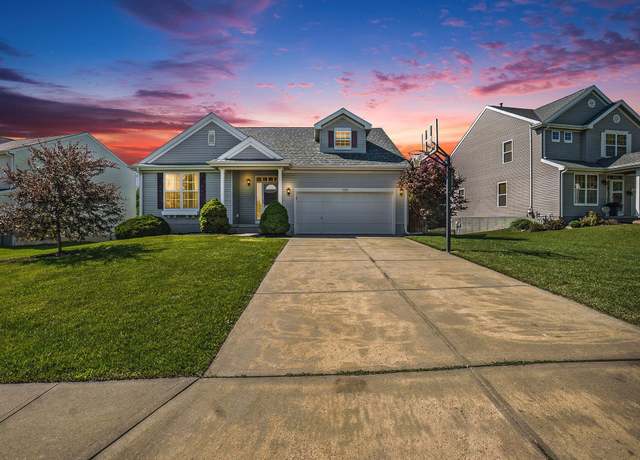 Property at 1110 Hardwood Dr, Papillion, NE 68046, 4 beds, 3 baths
