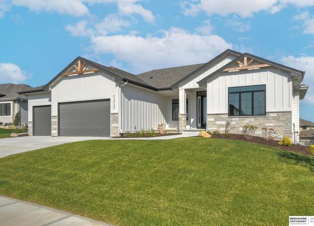 Property at 10928 S 98th Avenue Circle, Papillion, NE 68046, 4 beds, 3.5 baths