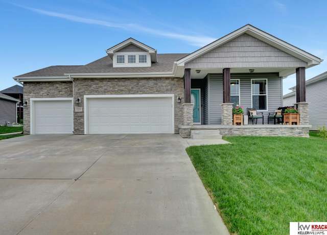 Property at 7237 Yankee Woods Dr, Lincoln, NE 68516, 5 beds, 3 baths