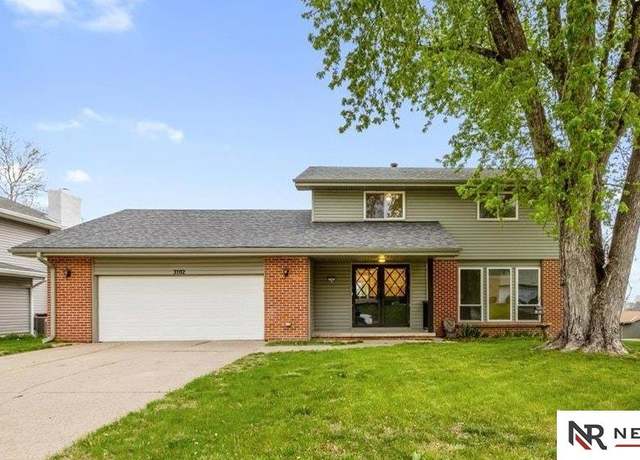 Property at 3102 Lynnwood Dr, Bellevue, NE 68123, 4 beds, 3.5 baths