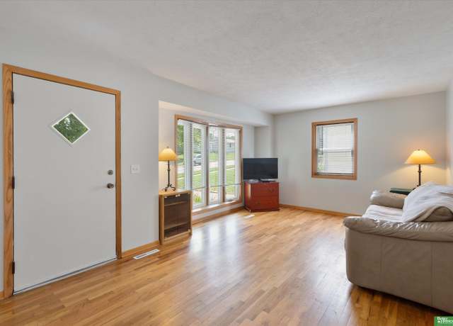 Property at 12328 C St, Omaha, NE 68144, 3 beds, 1 bath