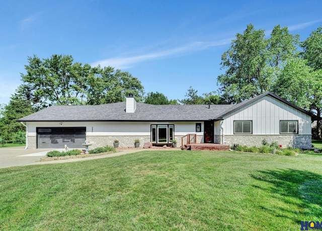 Property at 245 Anthony Ln, Lincoln, NE 68520, 4 beds, 4 baths
