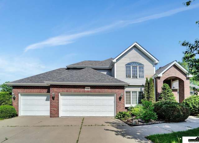 Property at 7930 Cole Ct, Lincoln, NE 68506, 4 beds, 3.5 baths