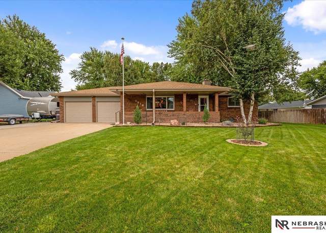 Property at 1316 Meadow Ln, York, NE 68467, 3 beds, 2 baths