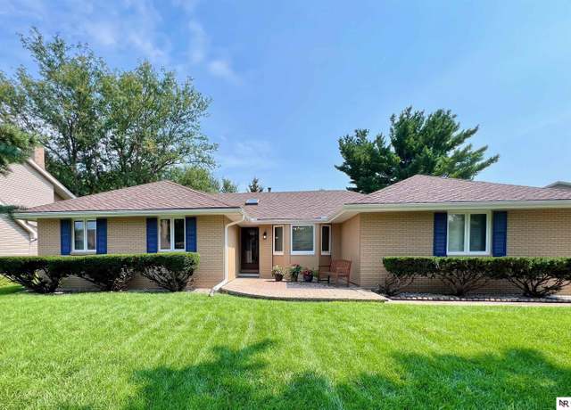 Property at 621 N 147th Ave, Omaha, NE 68154, 3 beds, 2.5 baths