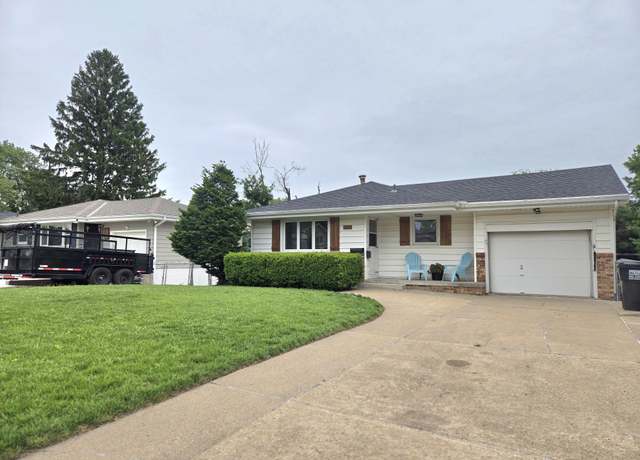 Property at 713 Janes View St, Papillion, NE 68046, 4 beds, 2 baths