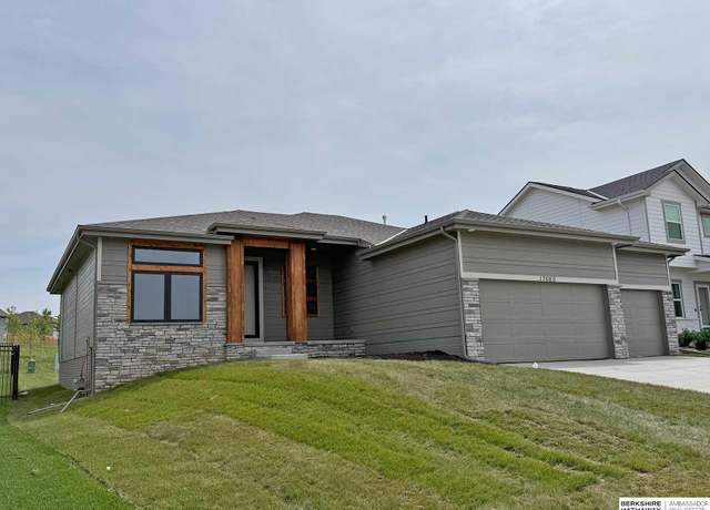 Property at 17660 Weber St, Bennington, NE 68007, 3 beds, 2.5 baths