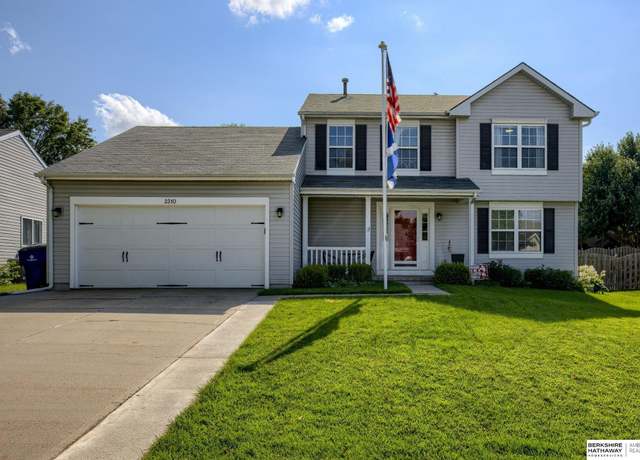 Property at 2310 N 163rd St, Omaha, NE 68116, 4 beds, 3.5 baths