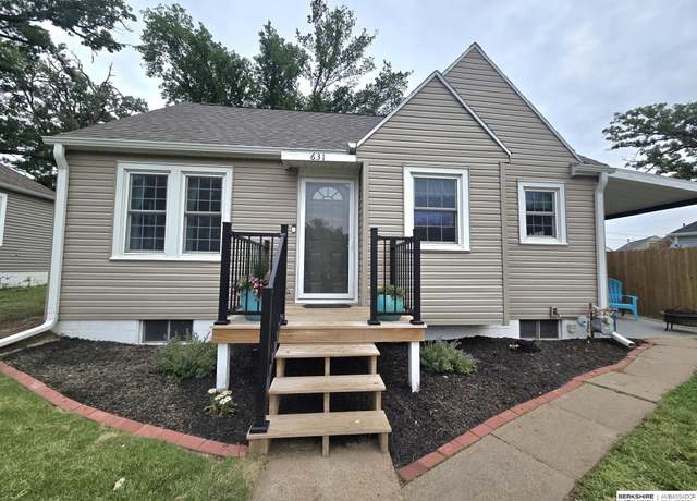 Property at 631 Oakmont Dr, Plattsmouth, NE 68048-4718, 2 beds, 1 bath