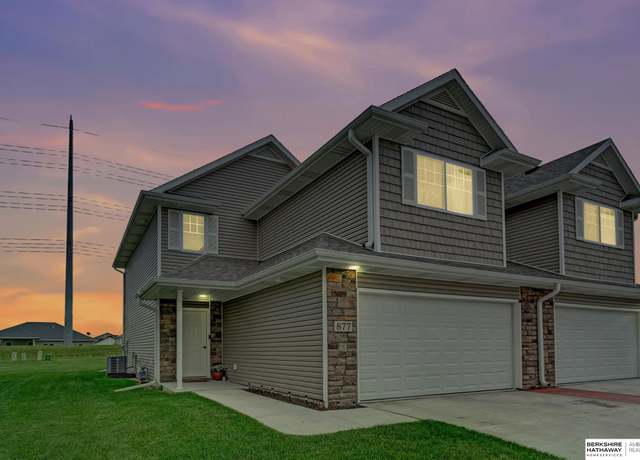 Property at 877 W Desert Vista Dr, Lincoln, NE 68523, 3 beds, 2.5 baths