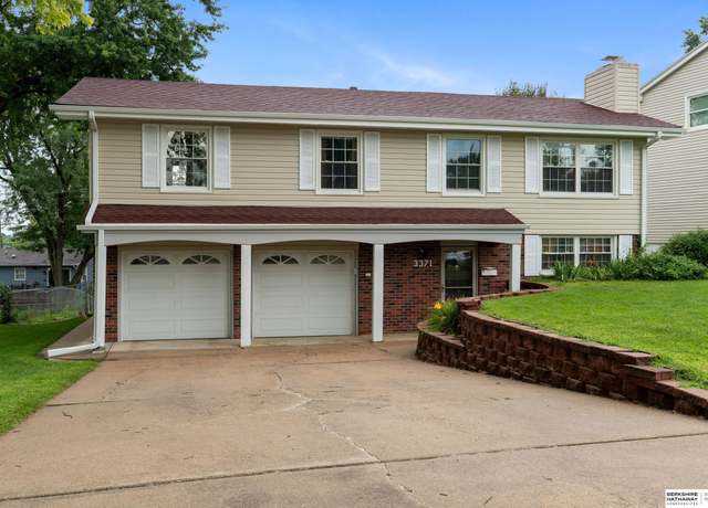 Property at 3371 S 130th St, Omaha, NE 68144, 3 beds, 2 baths