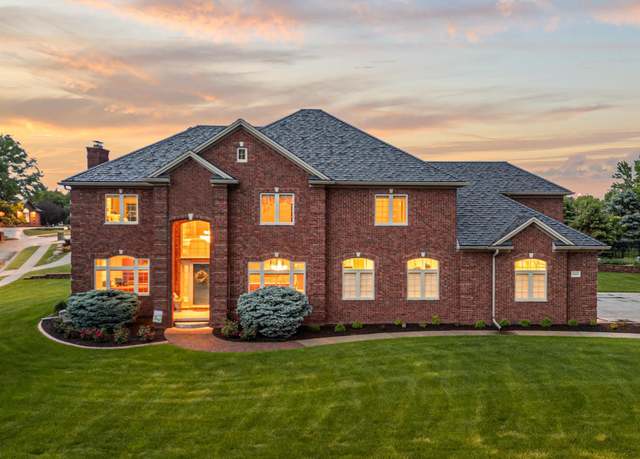 Property at 13303 Cuming St, Omaha, NE 68154, 5 beds, 4.5 baths