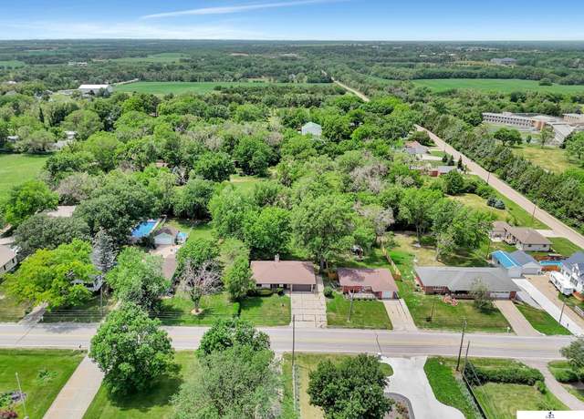 Property at 3735 S Folsom St, Lincoln, NE 68522, 4 beds, 2.5 baths