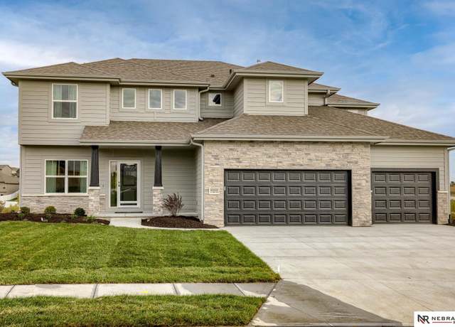 Property at 11014 Ranch Dr, Papillion, NE 68046, 6 beds, 3.5 baths