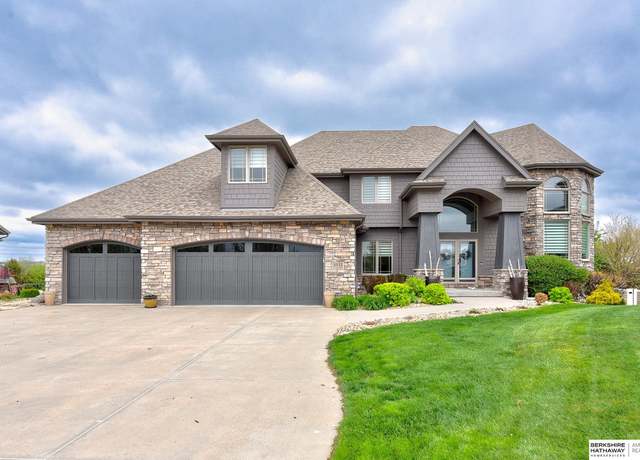 Property at 3552 S 203rd Cir, Omaha, NE 68130, 5 beds, 4.5 baths