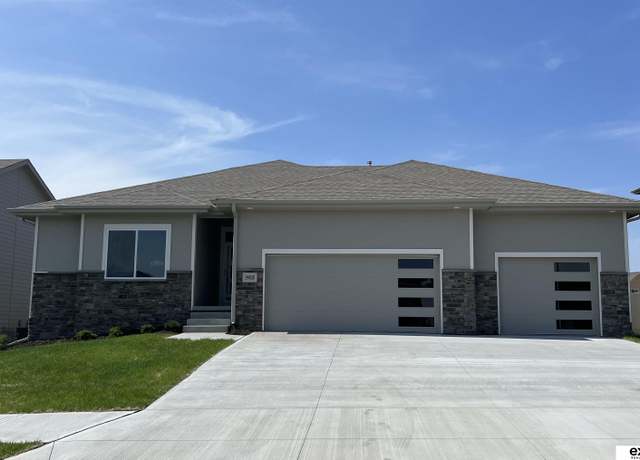Property at 4594 E 18th Ave, Fremont, NE 68025, 3 beds, 2 baths