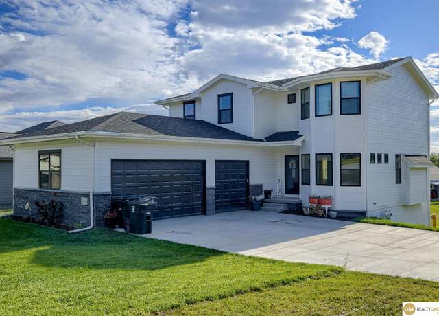 Property at 3018 Davy Jones Cir, Plattsmouth, NE 68048, 4 beds, 3.5 baths