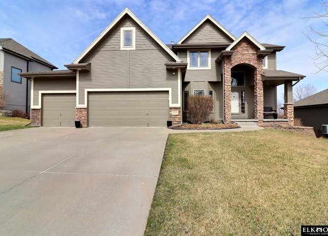 Property at 20002 Dewey Ave, Omaha, NE 68022, 4 beds, 3.5 baths