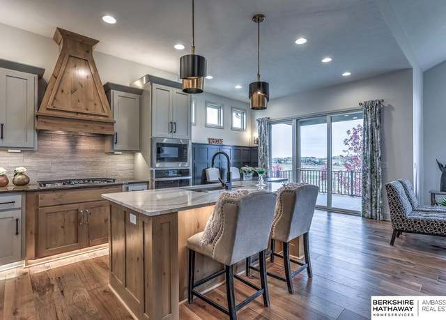 Property at 11267 S 102nd Ave, Papillion, NE 68046, 4 beds, 2 baths