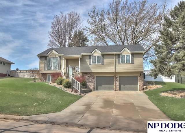 Property at 2709 Eagle Dr, Fremont, NE 68025, 3 beds, 2.5 baths