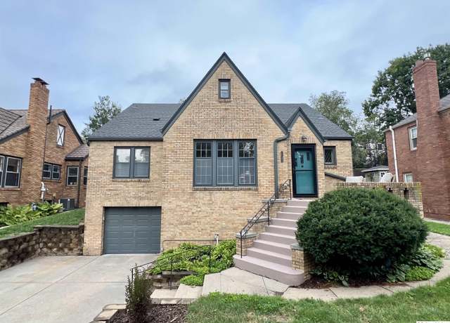 Property at 2528 Country Club Ave, Omaha, NE 68104, 4 beds, 2 baths