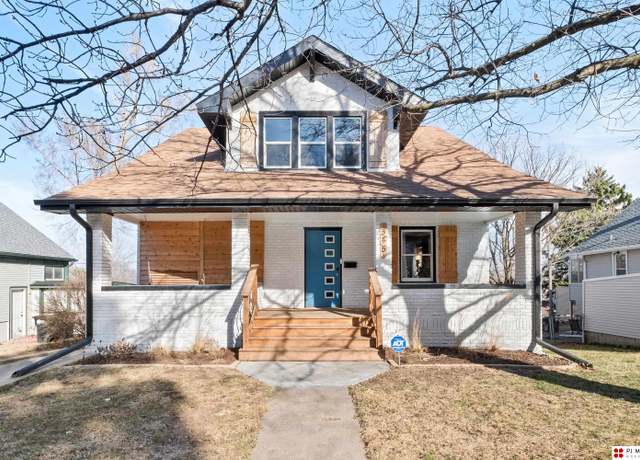 Property at 345 N 37 St, Omaha, NE 68131, 5 beds, 3.5 baths